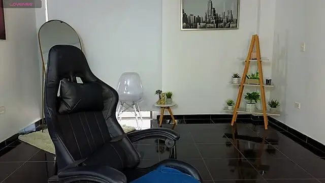 Snapshot of bella__adams chatting on 09/08/25, 10:09 bella adams online show from 09/08/25, 10:09