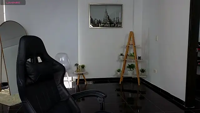 Snapshot of bella__adams chatting on 09/15/25, 09:15 bella adams online show from 09/15/25, 09:15