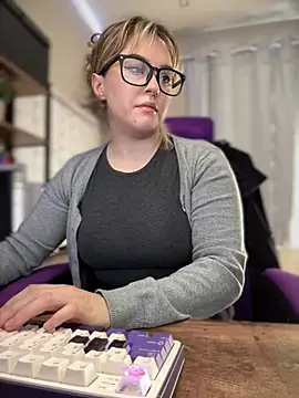 Snapshot of JennKenobi chatting on 02/19/25, 02:55 JennKenobi online show from 02/19/25, 02:55