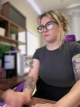 Snapshot of JennKenobi chatting on 02/19/25, 06:10 JennKenobi online show from 02/19/25, 06:10