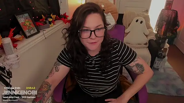 Snapshot of JennKenobi chatting on 10/07/25, 04:26 JennKenobi online show from 10/07/25, 04:26