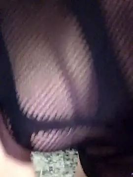 Snapshot of kylie_blck chatting on 10/30/25, 04:08 kylie blck online show from 10/30/25, 04:08