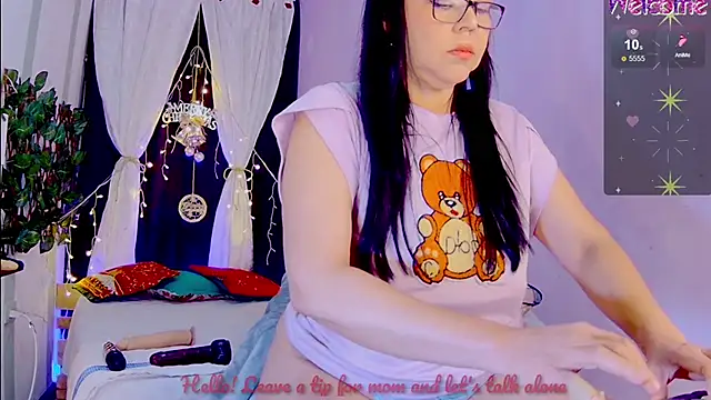 Snapshot of Mommy-pervert chatting on 12/01/24, 10:43 Mommy-pervert online show from 12/01/24, 10:43