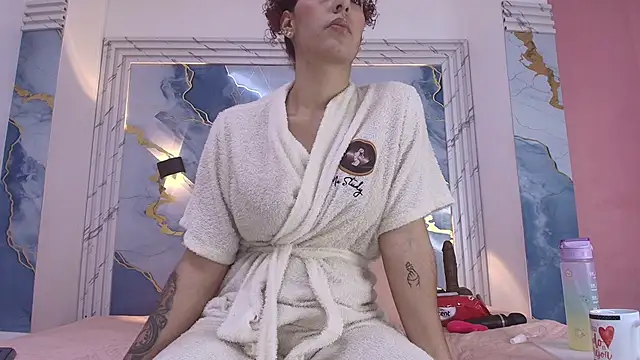 lorrayne  online show from 09/22/25, 12:07