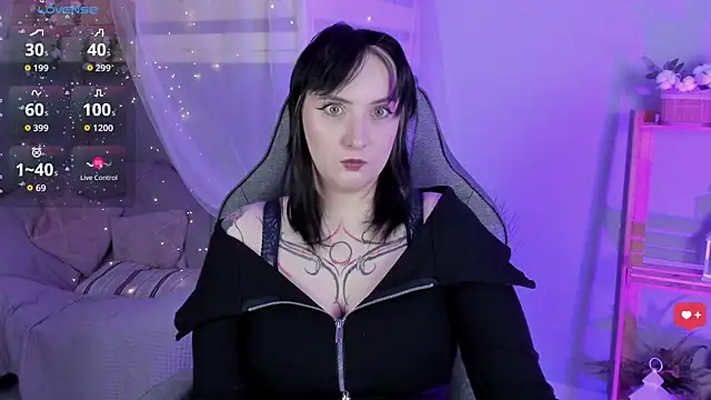 AsheLucker online show from 10/26/25, 11:31