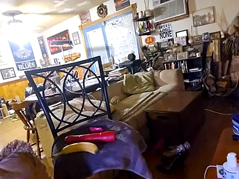 Snapshot of CROSSCOUNTRY1 chatting on 01/07/25, 01:28 CROSSCOUNTRY1 online show from 01/07/25, 01:28