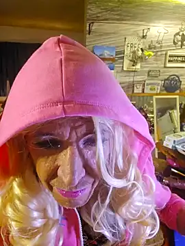 Snapshot of CROSSCOUNTRY1 chatting on 01/09/25, 11:03 CROSSCOUNTRY1 online show from 01/09/25, 11:03