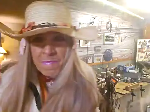 Snapshot of CROSSCOUNTRY1 chatting on 01/13/25, 09:30 CROSSCOUNTRY1 online show from 01/13/25, 09:30