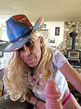 Snapshot of CROSSCOUNTRY1 chatting on 03/04/25, 03:22 CROSSCOUNTRY1 online show from 03/04/25, 03:22