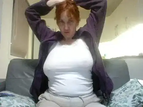 Snapshot of MssAngela chatting on 02/08/25, 06:01 MssAngela online show from 02/08/25, 06:01