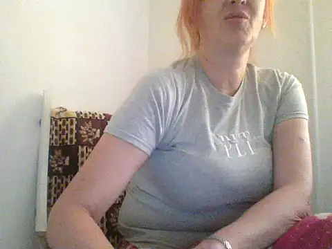 Snapshot of MssAngela chatting on 09/27/25, 12:10 MssAngela online show from 09/27/25, 12:10