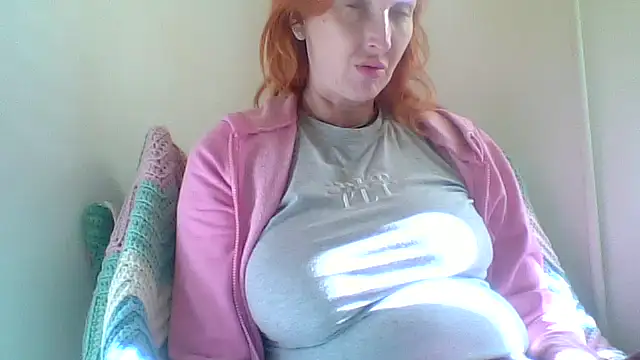 Snapshot of MssAngela chatting on 11/01/25, 09:11 MssAngela online show from 11/01/25, 09:11