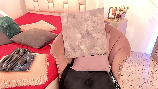 IsiisLovei online show from 02/09/25, 05:11