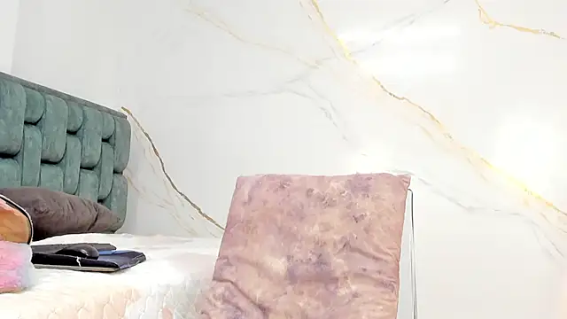 IsiisLovei online show from 09/11/25, 02:17