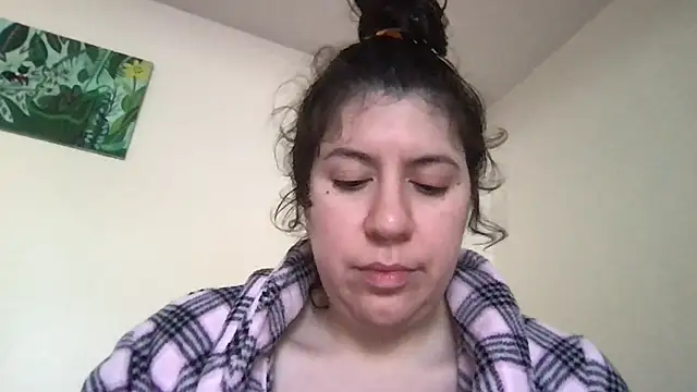 Snapshot of HYPHYtype chatting on 10/29/25, 06:20 HYPHYtype online show from 10/29/25, 06:20