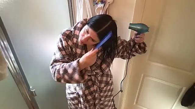 Snapshot of HYPHYtype chatting on 11/02/25, 07:27 HYPHYtype online show from 11/02/25, 07:27