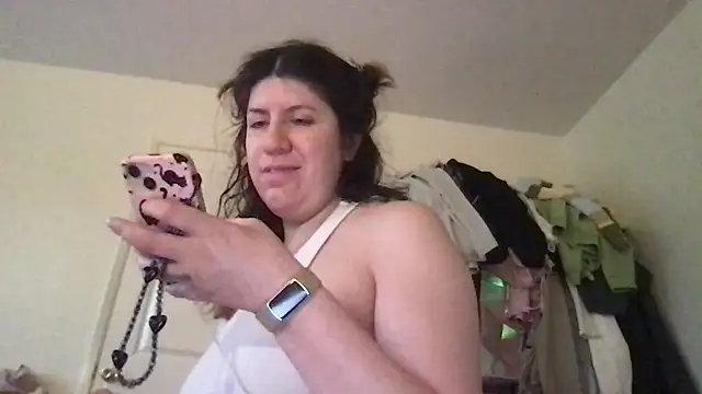 Snapshot of HYPHYtype chatting on 11/12/25, 12:22 HYPHYtype online show from 11/12/25, 12:22