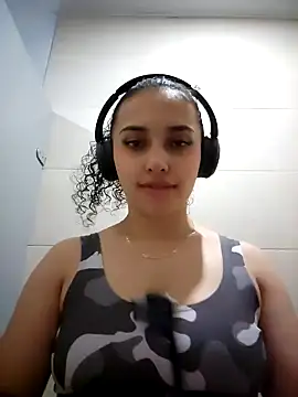 Snapshot of Lucy_Marin chatting on 12/03/24, 11:13 Lucy Marin online show from 12/03/24, 11:13