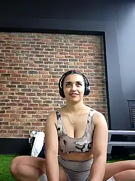 Snapshot of Lucy_Marin chatting on 12/07/24, 07:21 Lucy Marin online show from 12/07/24, 07:21