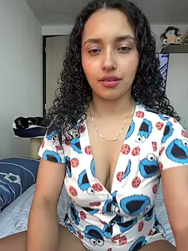 Snapshot of Lucy_Marin chatting on 01/25/25, 02:03 Lucy Marin online show from 01/25/25, 02:03