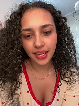 Snapshot of Lucy_Marin chatting on 02/15/25, 04:45 Lucy Marin online show from 02/15/25, 04:45
