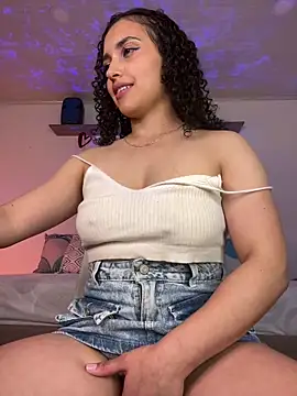 Snapshot of Lucy_Marin chatting on 02/21/25, 06:26 Lucy Marin online show from 02/21/25, 06:26