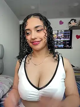 Snapshot of Lucy_Marin chatting on 02/25/25, 04:21 Lucy Marin online show from 02/25/25, 04:21