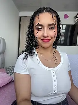 Snapshot of Lucy_Marin chatting on 03/05/25, 04:13 Lucy Marin online show from 03/05/25, 04:13