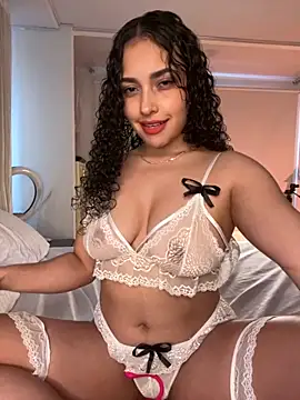 Snapshot of Lucy_Marin chatting on 09/16/25, 02:29 Lucy Marin online show from 09/16/25, 02:29