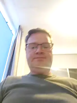 Snapshot of slavedh chatting on 09/16/25, 10:22 slavedh online show from 09/16/25, 10:22