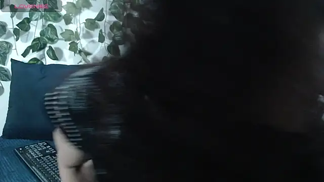 ariana sanz1 online show from 11/04/25, 12:04