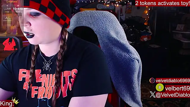 Snapshot of VelvetDiablo chatting on 09/17/25, 11:39 VelvetDiablo online show from 09/17/25, 11:39