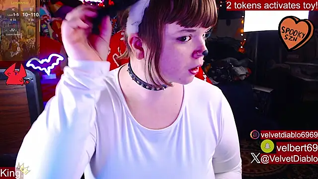Snapshot of VelvetDiablo chatting on 10/01/25, 11:33 VelvetDiablo online show from 10/01/25, 11:33