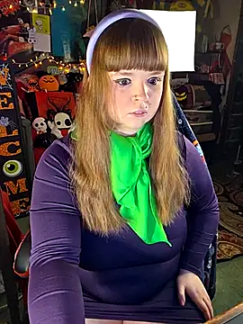 Snapshot of VelvetDiablo chatting on 10/04/25, 12:08 VelvetDiablo online show from 10/04/25, 12:08