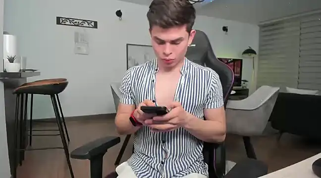 alejooo twink online show from 03/01/25, 06:35