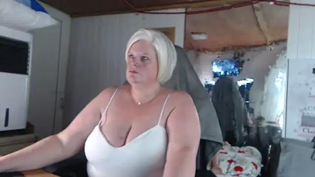 sexychazza16 online show from 10/13/25, 06:41