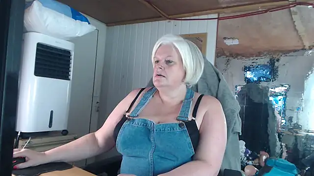 sexychazza16 online show from 10/23/25, 08:07