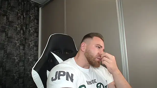 Snapshot of Thori92 chatting on 12/18/24, 10:02 Thori92 online show from 12/18/24, 10:02