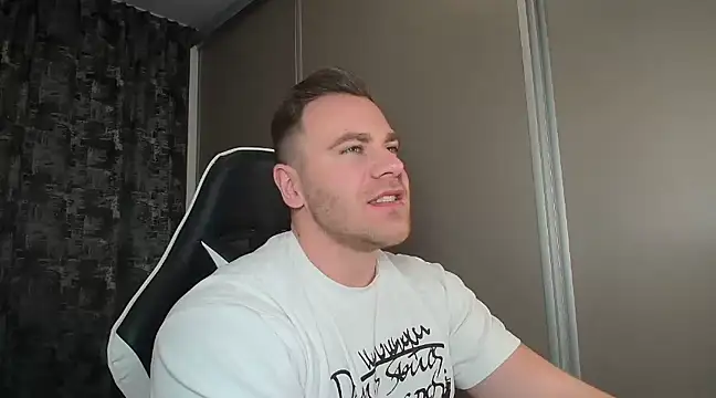 Snapshot of Thori92 chatting on 01/25/25, 06:46 Thori92 online show from 01/25/25, 06:46