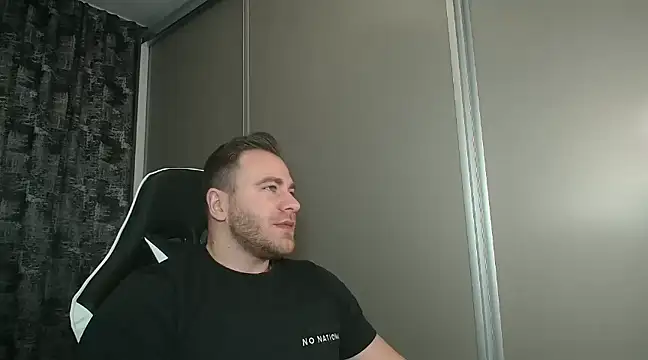 Snapshot of Thori92 chatting on 02/02/25, 01:08 Thori92 online show from 02/02/25, 01:08