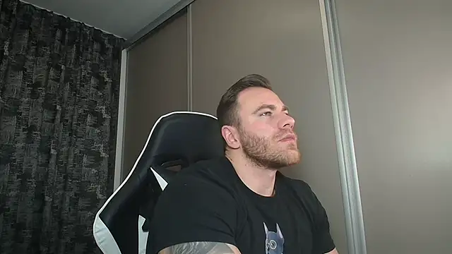 Snapshot of Thori92 chatting on 02/07/25, 06:56 Thori92 online show from 02/07/25, 06:56