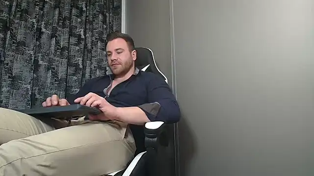 Snapshot of Thori92 chatting on 02/11/25, 08:10 Thori92 online show from 02/11/25, 08:10