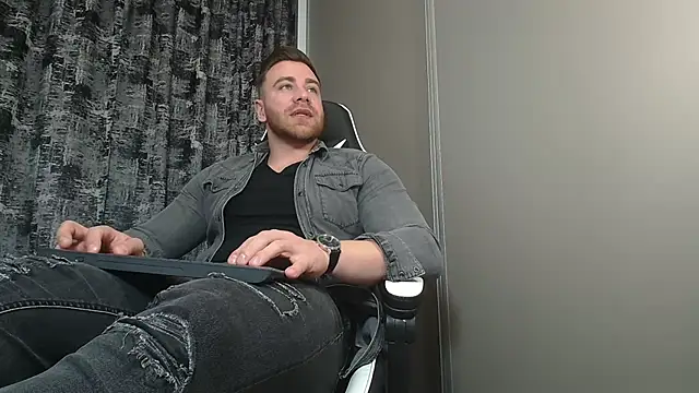 Snapshot of Thori92 chatting on 02/14/25, 05:25 Thori92 online show from 02/14/25, 05:25