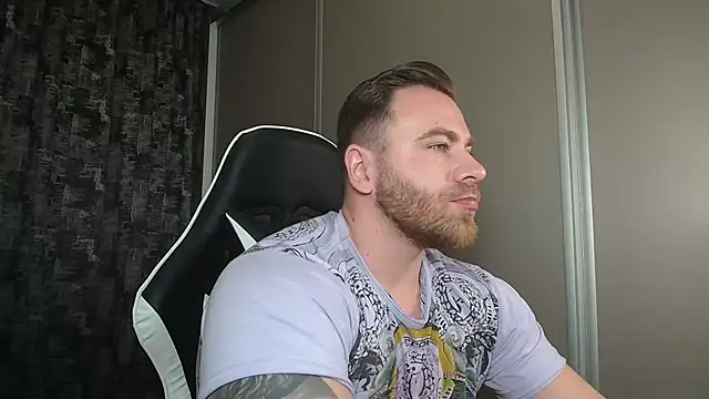 Snapshot of Thori92 chatting on 02/20/25, 08:03 Thori92 online show from 02/20/25, 08:03