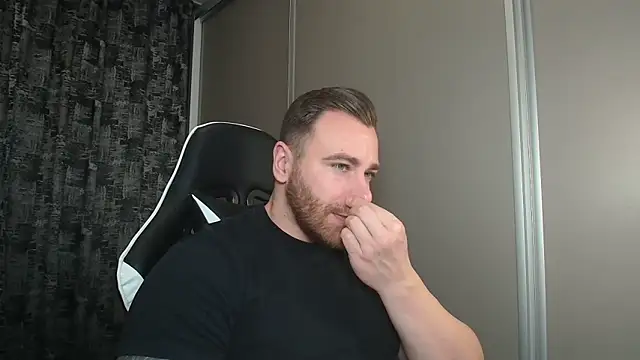 Snapshot of Thori92 chatting on 02/21/25, 06:26 Thori92 online show from 02/21/25, 06:26