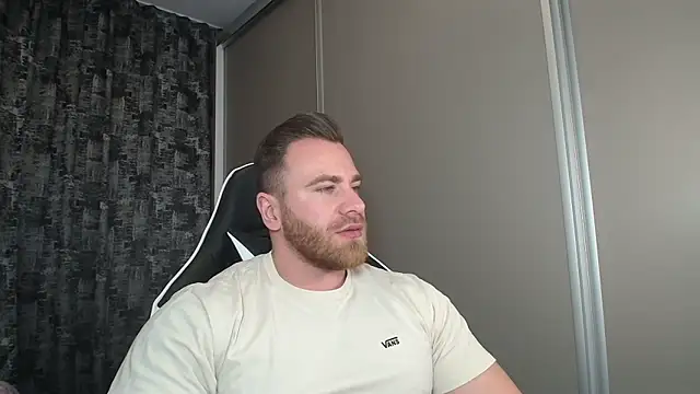 Snapshot of Thori92 chatting on 03/05/25, 05:39 Thori92 online show from 03/05/25, 05:39