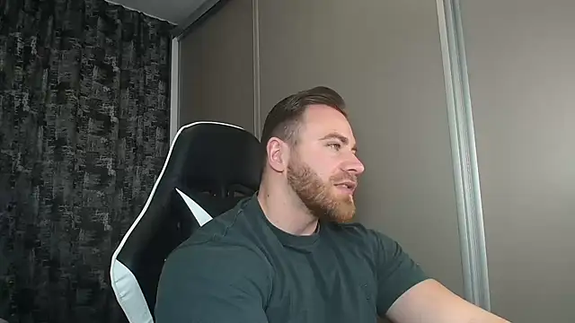 Snapshot of Thori92 chatting on 03/10/25, 04:57 Thori92 online show from 03/10/25, 04:57