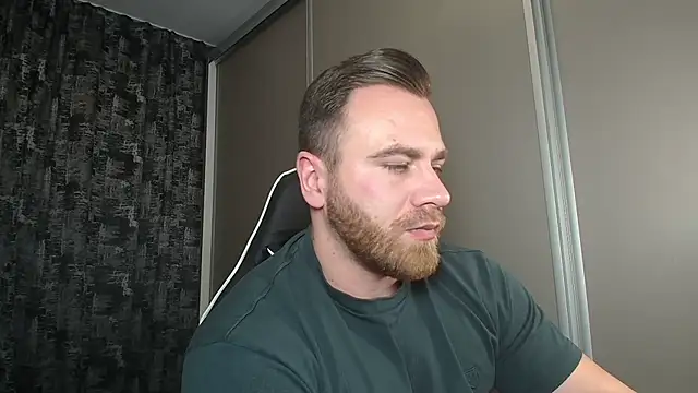 Snapshot of Thori92 chatting on 03/10/25, 08:01 Thori92 online show from 03/10/25, 08:01