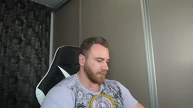 Snapshot of Thori92 chatting on 03/11/25, 07:58 Thori92 online show from 03/11/25, 07:58