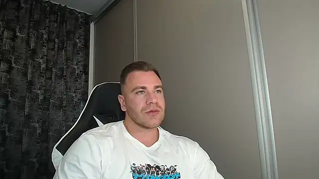 Snapshot of Thori92 chatting on 09/25/25, 05:05 Thori92 online show from 09/25/25, 05:05